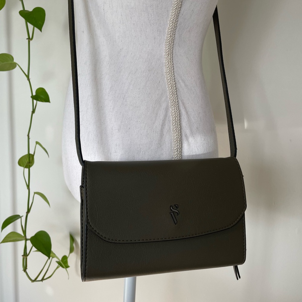 Simply Vera Vera Wang Signature Envelope Crossbody Bag